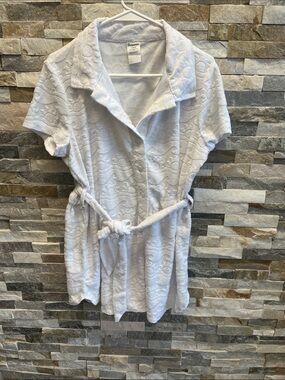No Boundaries White Short-Sleeve Terry Robe Top with Belt